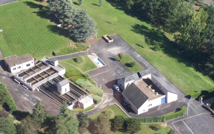 Photo aérienne de l'ancienne usine d'eau potable - Crédits photos : Banque des Territoires (Photo droite)