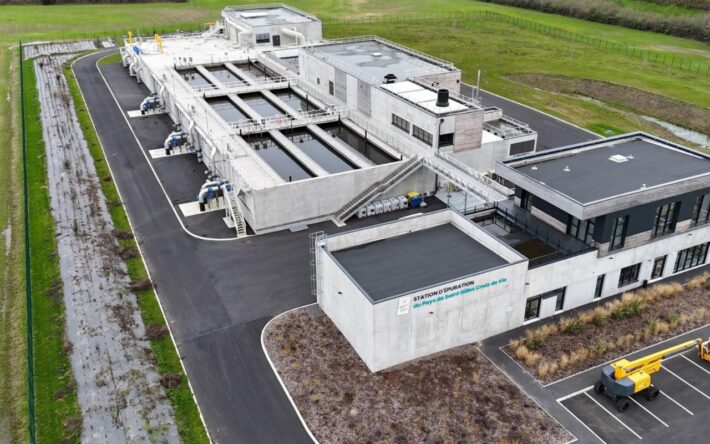 Mise en service en mai 2023, la station d’épuration (STEP) du Pays de Saint Gilles Croix de Vie est exploitée par Veolia avec trois personnes à temps plein sur le site, 11 personnes sur le réseau et des services supports à La Roche-sur-Yon - Crédits photo : Sources