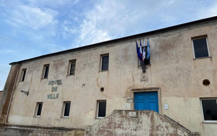 L’hôtel de ville de Bonifacio au cœur de la cité haute - Crédits photo : Banque des Territoires