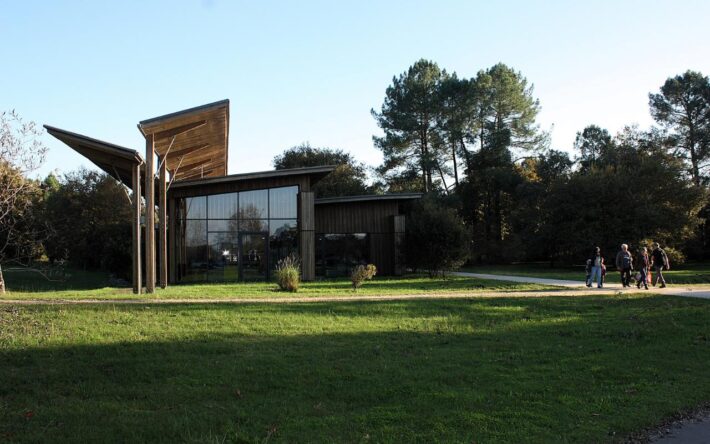 Maison de site d’Arjuzanx, siège du Syndicat mixte de gestion des milieux naturels - Crédits photo : Banque des Territoires