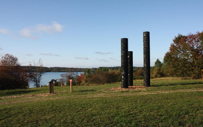 « Les Trois Flamboyantes », une sculpture de Valérie Rauchbach qui rappelle le passé industriel du site - Crédits photo : Banque des Territoires