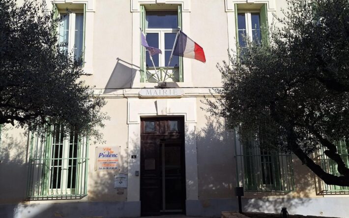 La mairie de la commune de Piolenc - Crédits photo : Mairie de Piolenc