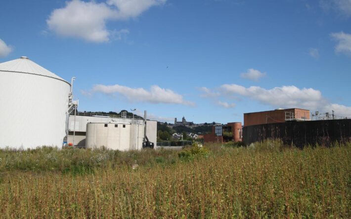 L’extension de la station a conservé les anciens bassins de décantation (à droite) – Crédits photo : Banque des Territoires