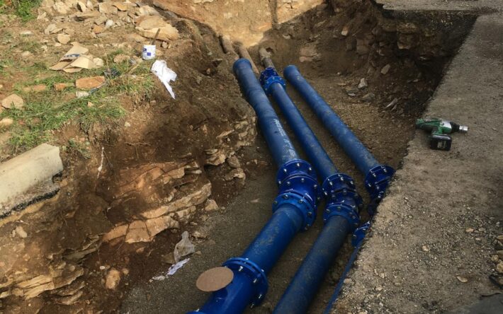 Chantier de remplacement des canalisations en plomb et des branchements dans le village - Crédits photo : Ville d'Aubais