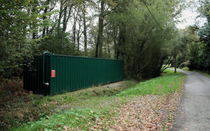 Conteneur de 60 m³ implanté sur une parcelle communale – Crédits photo : Banque des Territoires