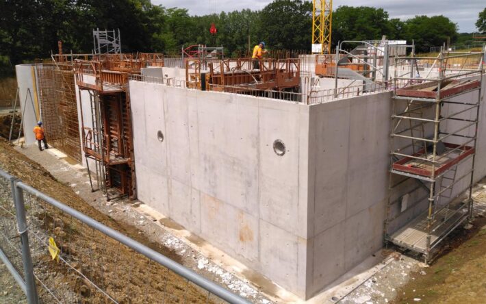 L’usine de potabilisation en construction – Crédits photo : SMG Eau 35