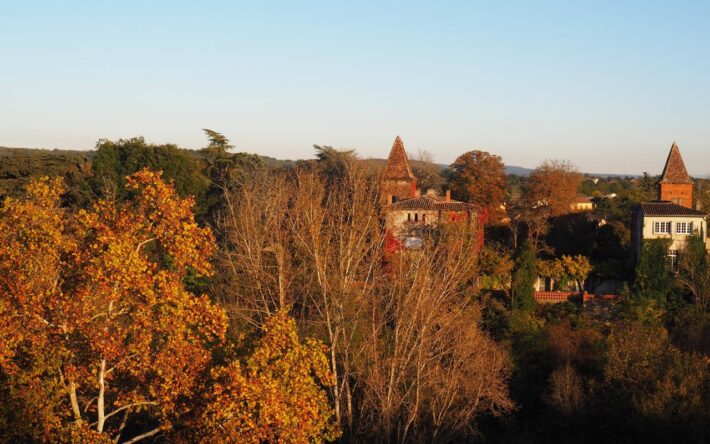 Vue du jardin de l’Évêché derrière la mairie de Lavaur - Crédits photo : Banque des Territoires