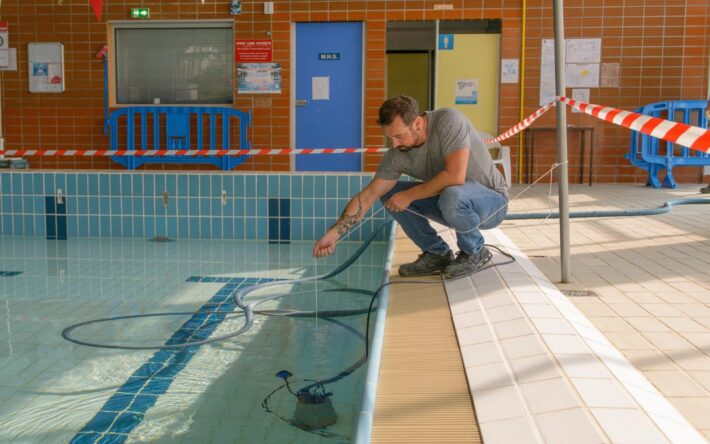 Pompage de l’eau dans l’une des piscines de Limoges  - Crédits photo : Ville de Limoges_Alexis Bernardet